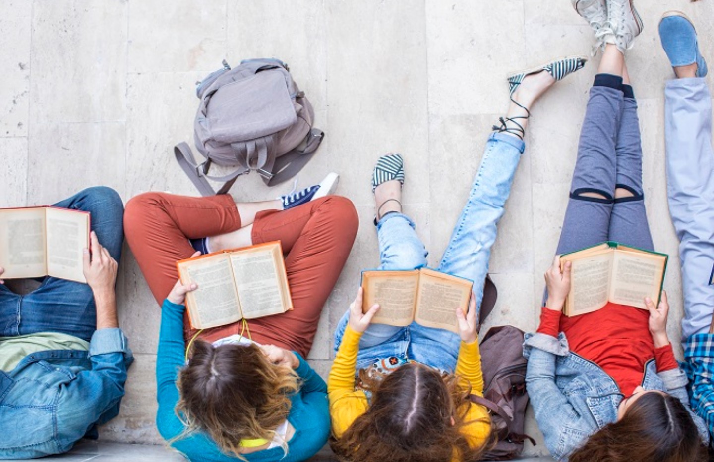 Afb: Nederlandse leerlingen presteren goed in lezen, maar er zijn verschillen tussen scholen